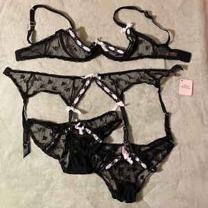 Racy Black lace vintage AP set. 34C